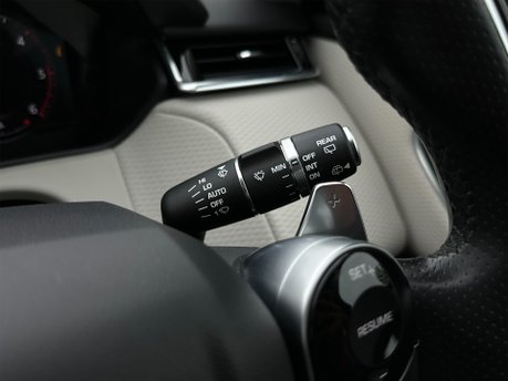 Land Rover Range Rover Velar R-DYNAMIC SE 56