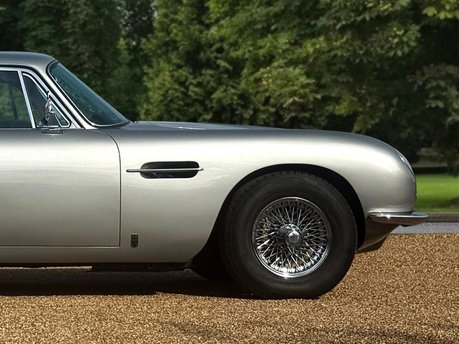 Aston Martin DB6 MANUAL 12