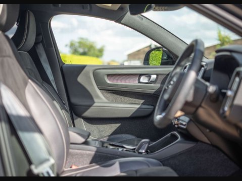 Volvo XC40 2.0 XC40 R-Design B4 MHEV AWD Auto 4WD 5dr 28
