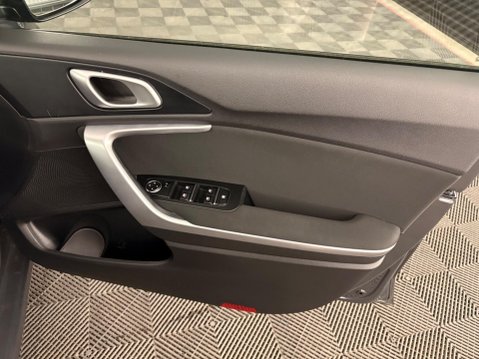 Kia Ceed 1.5 T-GDi 2 Euro 6 (s/s) 5dr Non-ADAP 33
