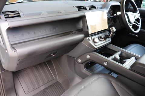 Land Rover Defender 110 2026 d350 HARD TOP X-DYNAMIC HSE world tour 3 edition  genuine rear seats 24