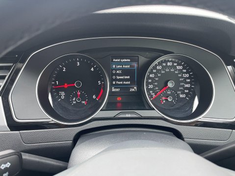 Volkswagen Passat 2.0 TDI EVO SEL Euro 6 (s/s) 5dr 31