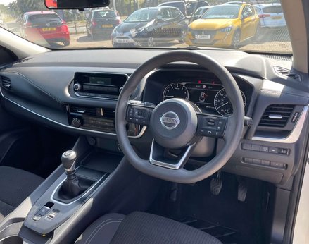 Nissan Qashqai 1.3 Qashqai Visia DiG-T MHEV 5dr 17