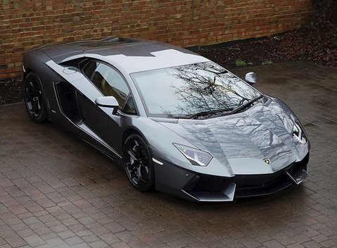 Lamborghini Aventador LP 700-4 10