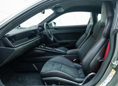 Porsche 911 Carrera GTS (992) 15