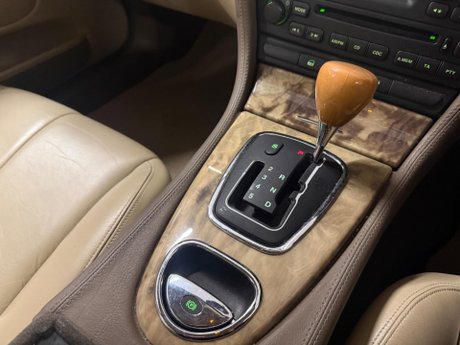 Jaguar S-Type 2.7D V6 4dr 9