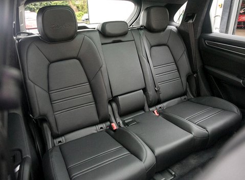 Porsche Cayenne Turbo (New Model) 13