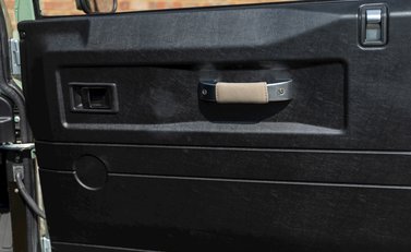 Land Rover Defender 90 Heritage Hard Top 17