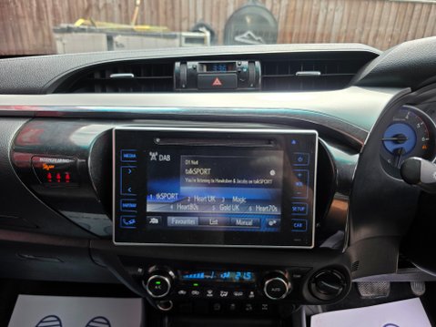 Toyota Hilux INVINCIBLE 4WD D-4D DCB 17