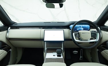 Land Rover Range Rover P460e SE 17