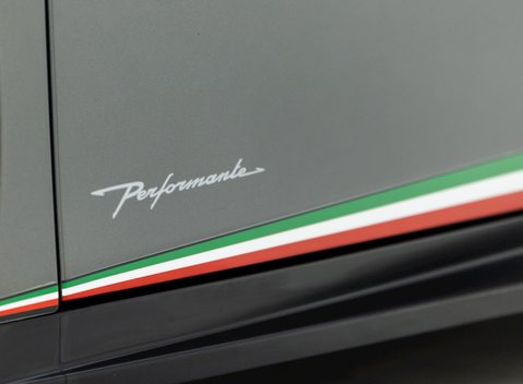 Lamborghini Huracan LP640-4 Performante 21