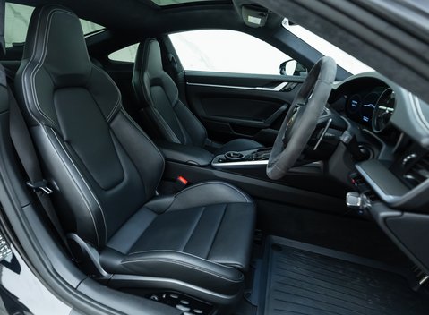 Porsche 911 Carrera 4S (992) 11