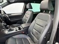 Volkswagen Touareg 3.0 Touareg V6 R-Line TDI BlueMotion Technology Auto 4WD 5dr 45