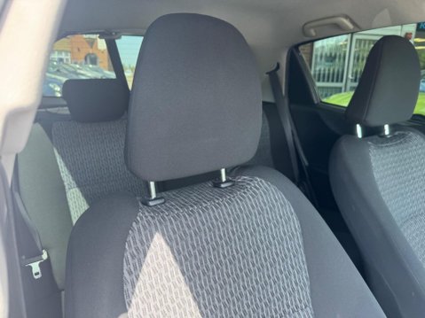 Toyota Yaris 1.33 Dual VVT-i TR Euro 5 5dr 23