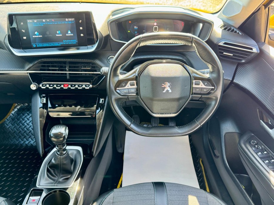 2020 Peugeot 208 — image 2