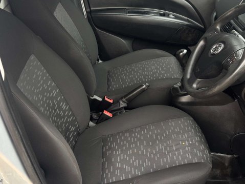 Vauxhall Combo 1.2 Combo 2300 Sport CDTi ecoFLEX S/S 31