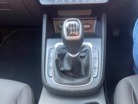 Hyundai KONA 1.0 T-GDi MHEV Premium Euro 6 (s/s) 5dr 28