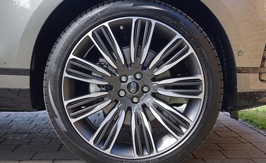 Land Rover Range Rover Velar First Edition P380 11