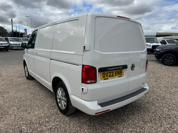 Volkswagen Transporter SWB L1H1 Low Roof Highline T28 Air Con Alloys Sensors EURO 6 SELECT 10