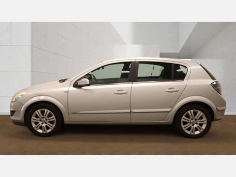 Vauxhall Astra 1.8i 16v Design Hatchback 5dr Petrol Automatic (187 g/km, 138 bhp) 8
