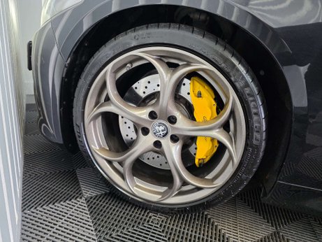 Alfa Romeo Giulia 2.9 V6 Bi-Turbo Quadrifoglio Saloon 4dr Petrol Auto Euro 6 (s/s) (510 ps) 29