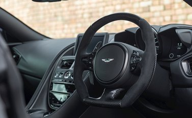 Aston Martin DBS Superleggera 11