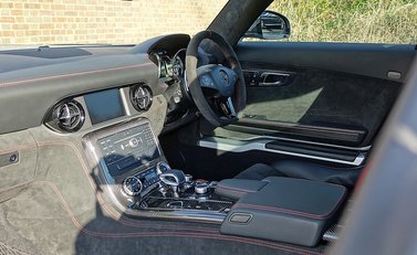 Mercedes-Benz SLS AMG Black Series 21