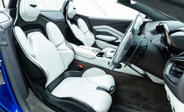 Aston Martin V12 Vantage Roadster 10