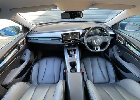 MG MG5 EV 61kWh TROPHY 15