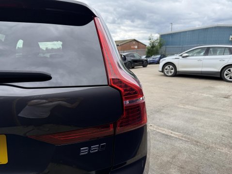Volvo XC60 2.0 B5 MHEV R-Design SUV 5dr Petrol Hybrid Auto AWD Euro 6 (s/s) (250 ps) 19