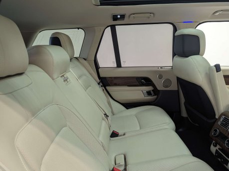 Land Rover Range Rover 3.0 Range Rover Vogue D MHEV Auto 4WD 5dr 44