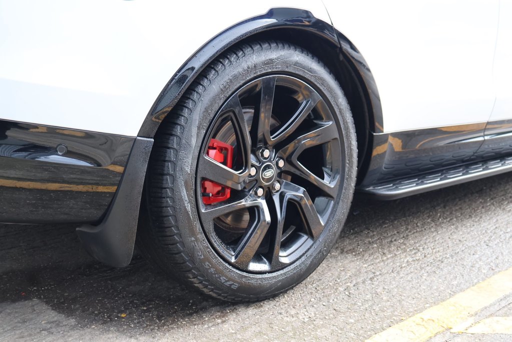 Land Rover Discovery R-DYNAMIC SE MHEV In RARE PEARL WHITE BLACK ROOF AND REAR SEATS  LOW MILES  9