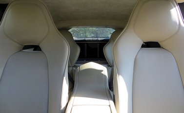 Aston Martin Rapide 18