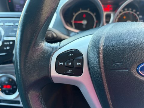 Ford Fiesta 1.4 TITANIUM AUTOMATIC 12