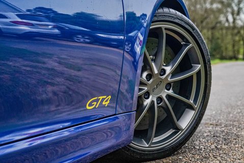 Porsche Cayman GT4 6