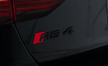 Audi RS4 Avant CARBON BLACK 35