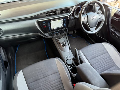 Toyota Auris VVT-I HYBRID BUSINESS EDITION TSS 29