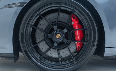 Porsche 911 Carrera 4 GTS (992.2) 13
