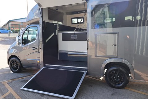 Renault Master 3.5 ton Coach Built Freddie Gover Horsebox with uprated suspension alloys  9