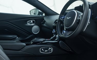 Aston Martin V8 Vantage 13