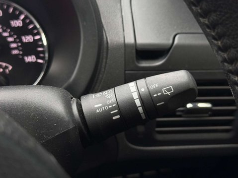 Nissan X-Trail 2.0 dCi Tekna Auto 4WD Euro 5 5dr (AVM) 98