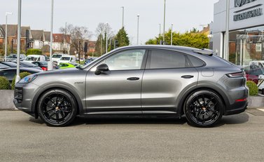 Porsche Cayenne TURBO E-HYBRID GT 3