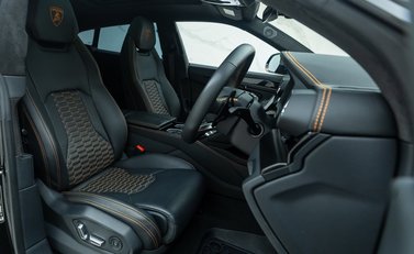 Lamborghini Urus 14