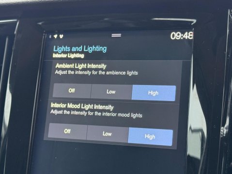 Volvo V90 2.0 D4 Momentum Auto Euro 6 (s/s) 5dr 27