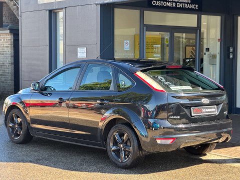 Ford Focus 1.6 Focus Zetec 100 5dr 9