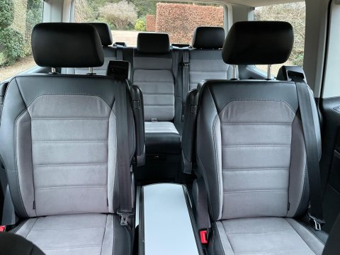 Volkswagen Caravelle 2.0 TDI Executive MPV 5dr Diesel DSG Euro 6 (s/s) (150 ps) 70