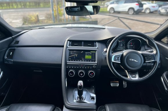 Jaguar E-Pace R-DYNAMIC SE 34