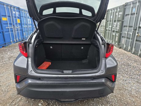 Toyota C-HR 1.8 VVT-h Dynamic SUV 5dr Petrol Hybrid CVT Euro 6 (s/s) (122 ps) 31