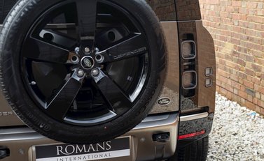 Land Rover Defender 110 X P400 27