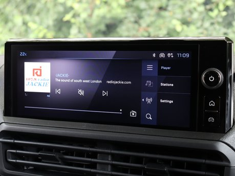 Peugeot Expert Expert 100kW 75kWh Professional Van Auto 23